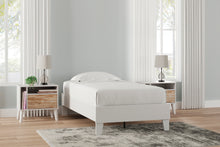 Load image into Gallery viewer, Piperton  Platform Bed
