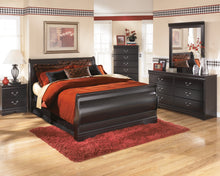 Load image into Gallery viewer, Huey Vineyard Queen Sleigh Headboard with Dresser
