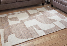 Load image into Gallery viewer, Brynnfield Medium Rug
