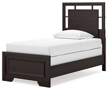 Load image into Gallery viewer, Covetown Twin Panel Bed with Dresser and 2 Nightstands
